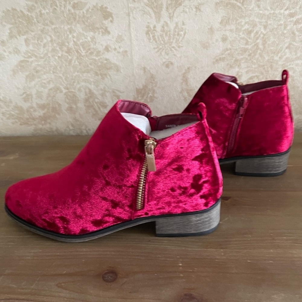 BNWT Bamboo velvet ankle boots